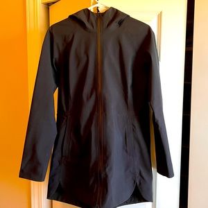 EUC lululemon rain rebel jacket sz 6